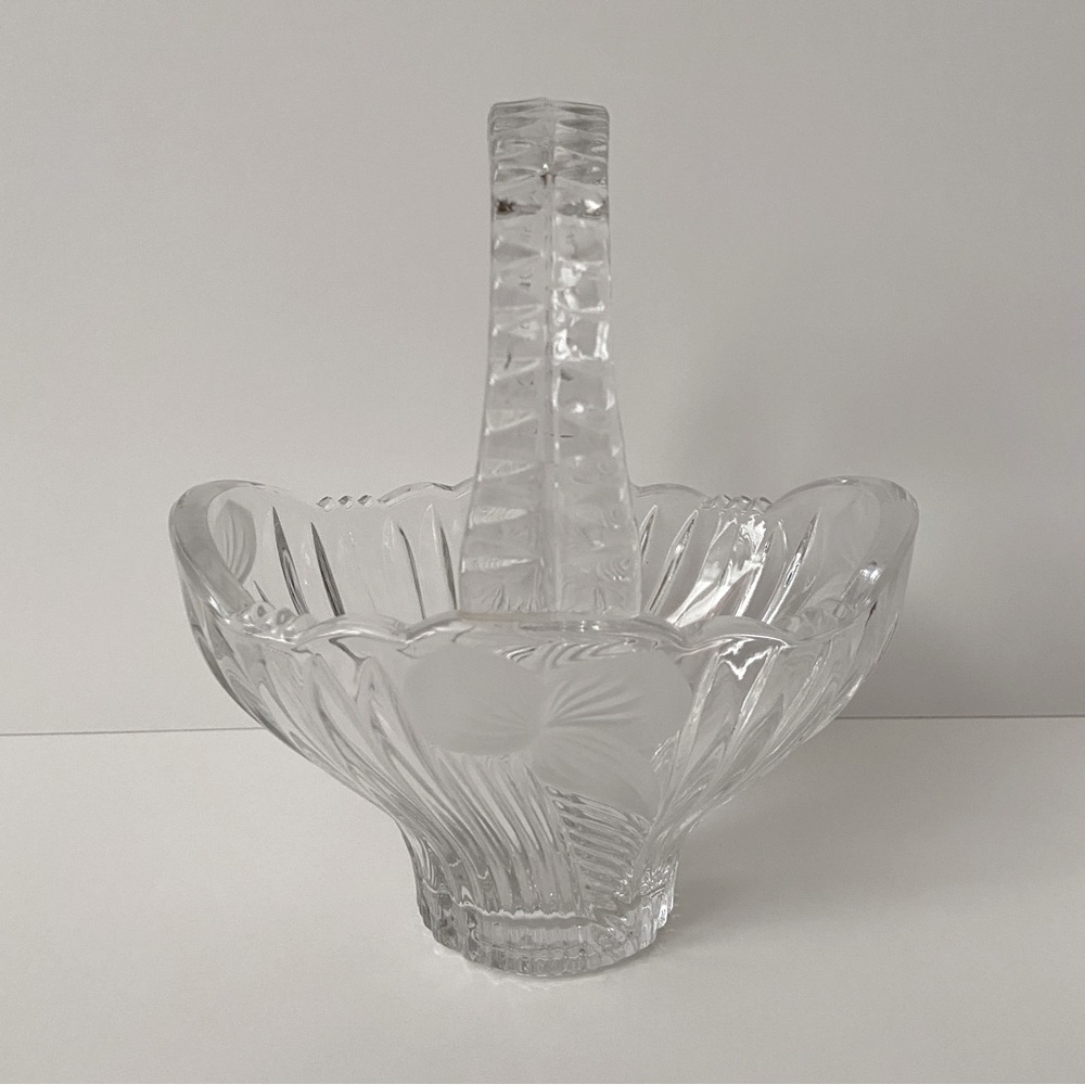 Small crystal basket with leaf/petal design. Seven inches base to top of handle